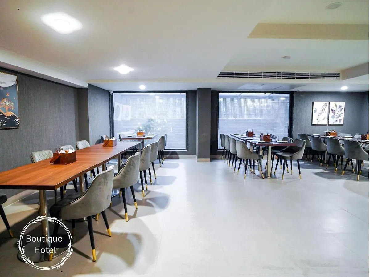 **** מלון גורגאון Saltstayz Select - Golf Course Road & Sector 57 הודו