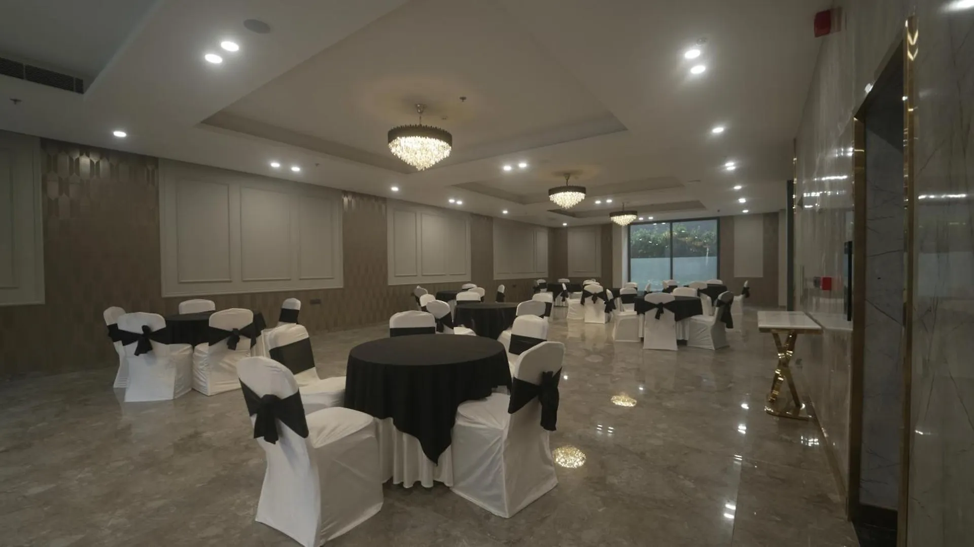 גורגאון Saltstayz Select - Golf Course Road & Sector 57