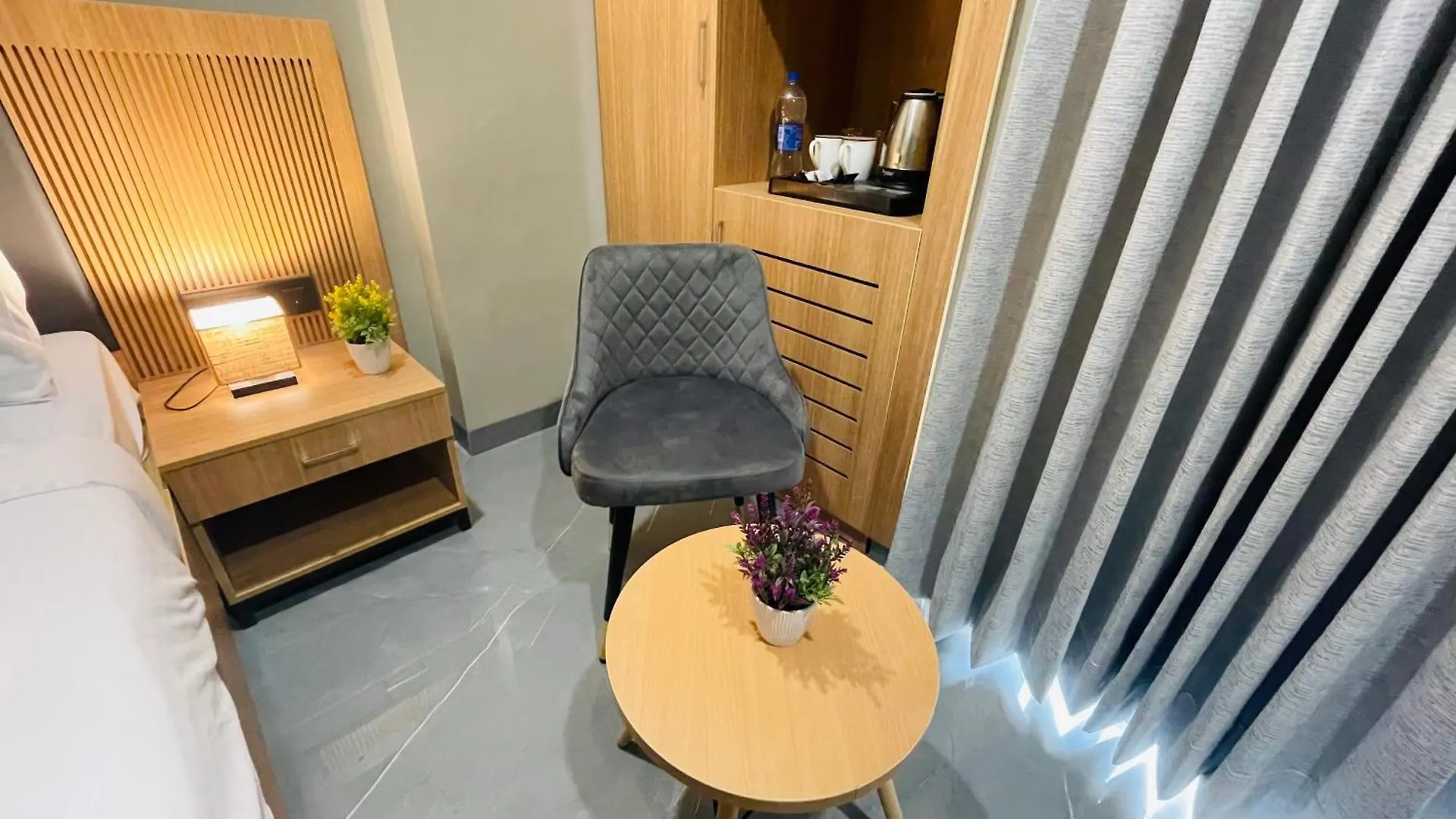 גורגאון Saltstayz Select - Golf Course Road & Sector 57 מלון